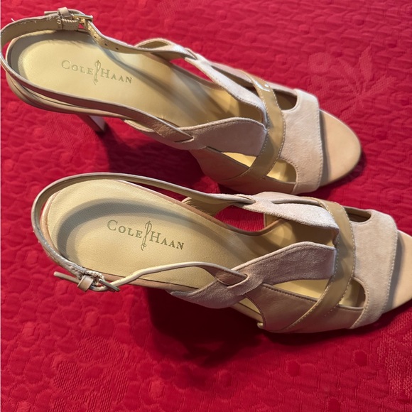 Cole Haan Women’s leather/suede heel. Leather, suede patent leather. - Picture 6 of 11